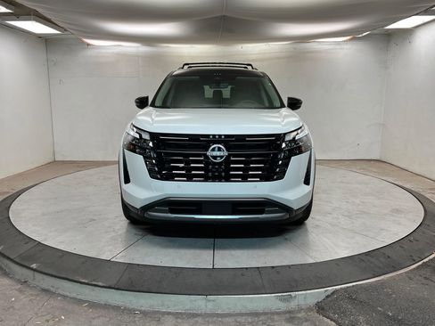 New 2026 Nissan Pathfinder Platinum image 8