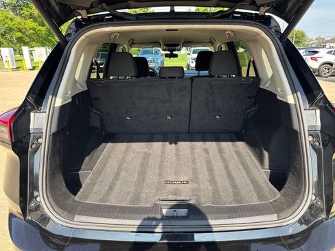 Used 2024 Nissan Rogue SV FWD image 32