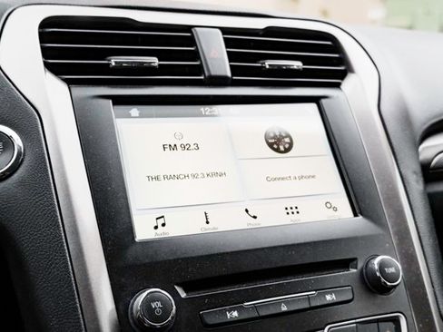 Used 2018 Ford Fusion SE w/ Fusion SE Technology Package image 15