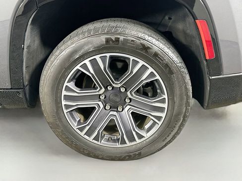 Used 2024 Jeep Wagoneer Series II w/ Flexible Seating Group image 34