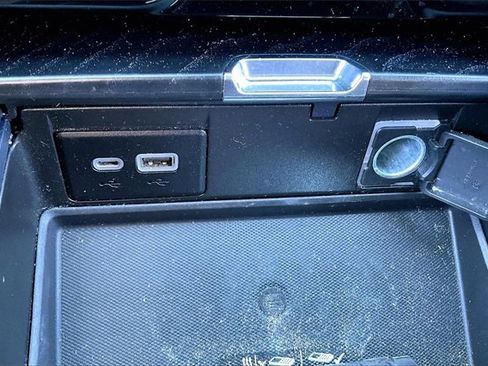 Used 2021 GMC Yukon XL Denali image 16