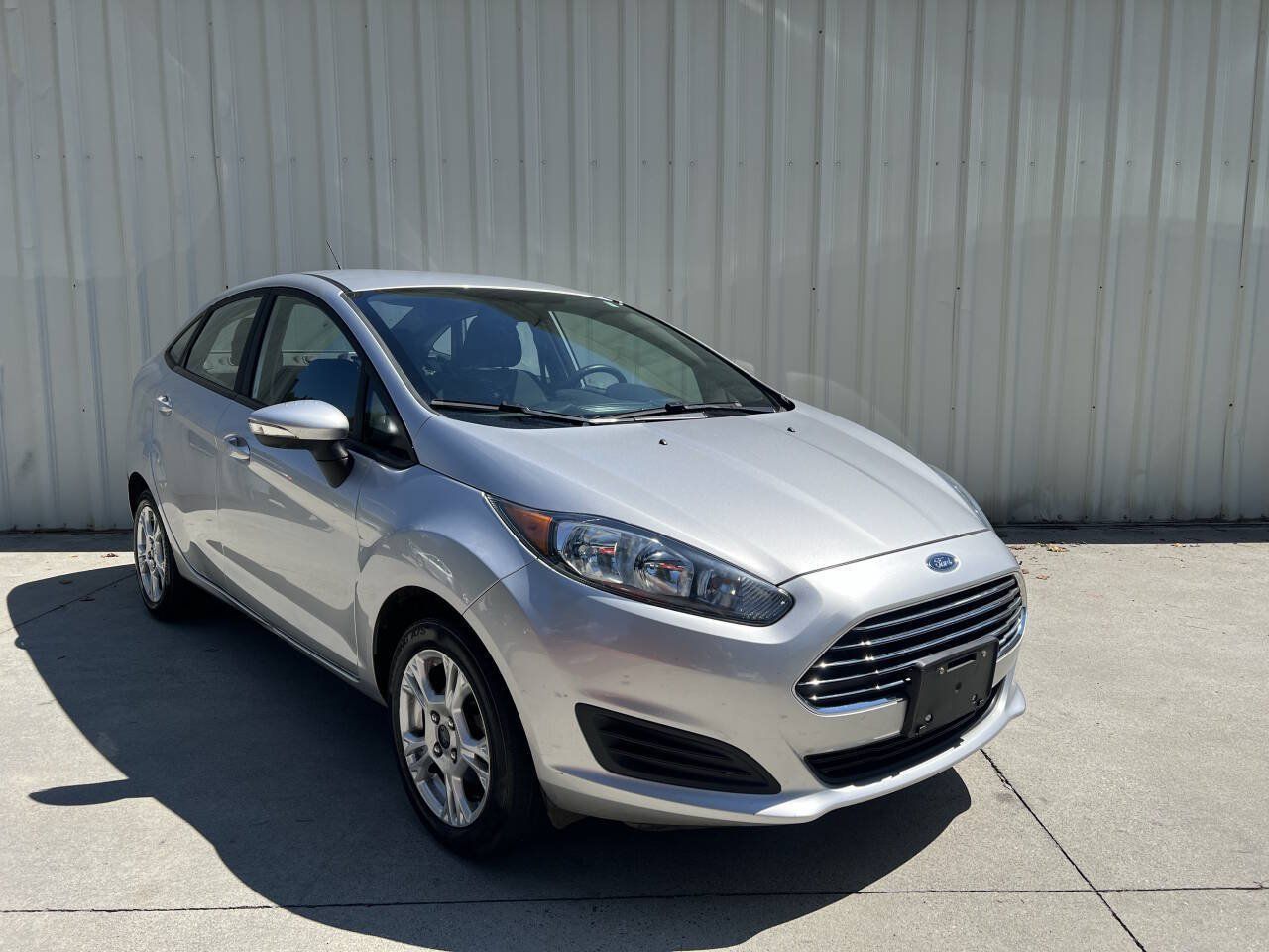 Used 2015 Ford Fiesta SE FWD image 1