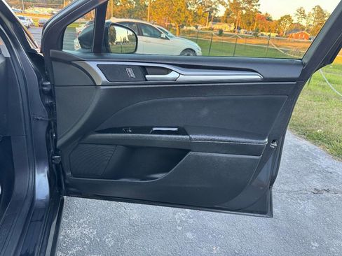 Used 2016 Ford Fusion SE image 10