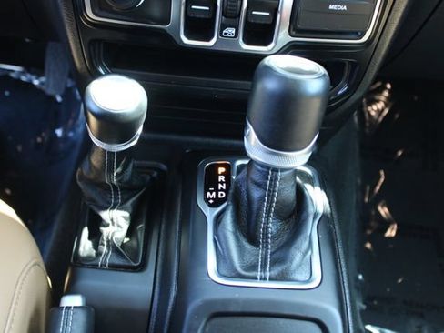 Used 2023 Jeep Wrangler Unlimited Sahara w/ Cold Weather Group AWD/4WD image 17