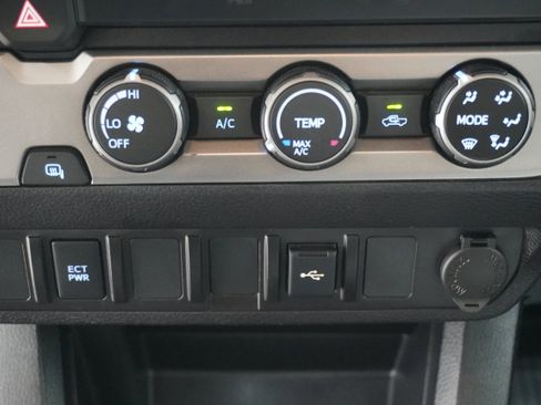 Used 2021 Toyota Tacoma SR w/ SR Convenience Package RWD image 19