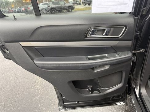 Used 2018 Ford Explorer XLT image 35