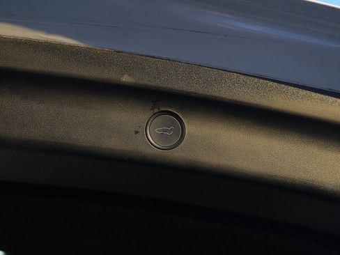 Used 2021 Tesla Model Y Long Range image 16