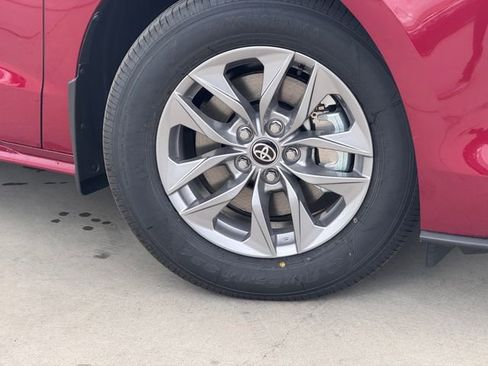 New 2026 Toyota Sienna XLE FWD image 2