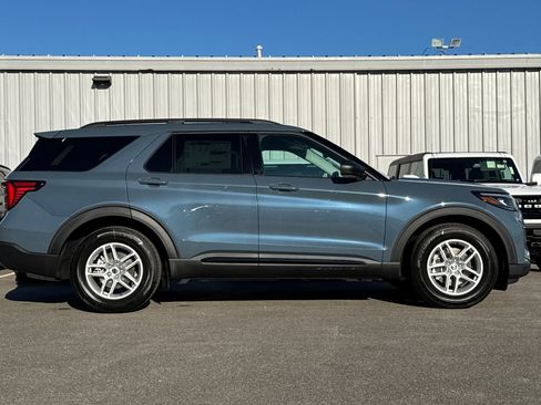New 2026 Ford Explorer Active w/ Active Comfort Package image 2
