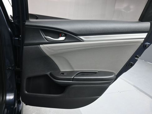 Used 2018 Honda Civic Touring image 36