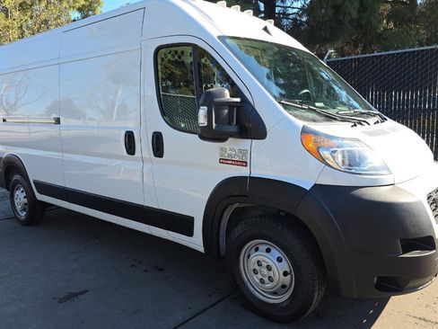 Used 2022 RAM ProMaster 2500 w/ Convenience Group FWD image 2