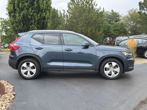 Used 2021 Volvo XC40 T5 Momentum AWD/4WD image 5