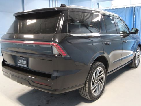 New 2026 Lincoln Navigator Reserve AWD/4WD image 34