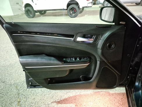 Used 2018 Chrysler 300 S image 10