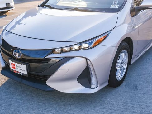 Certified 2022 Toyota Prius Prime LE FWD image 11