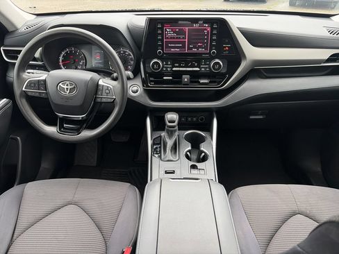 Used 2021 Toyota Highlander L FWD image 13