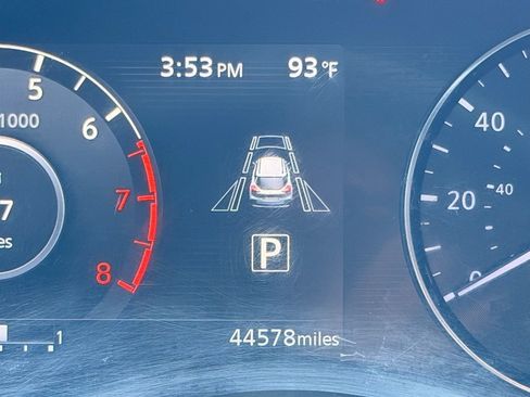Used 2023 Nissan Kicks SR w/ SR Premium Package FWD image 3