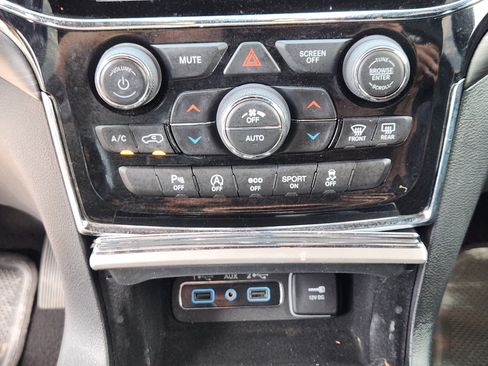 Used 2020 Jeep Grand Cherokee Altitude RWD image 19