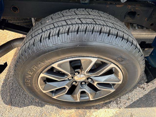 Used 2024 Chevrolet Silverado 1500 LT AWD/4WD image 38