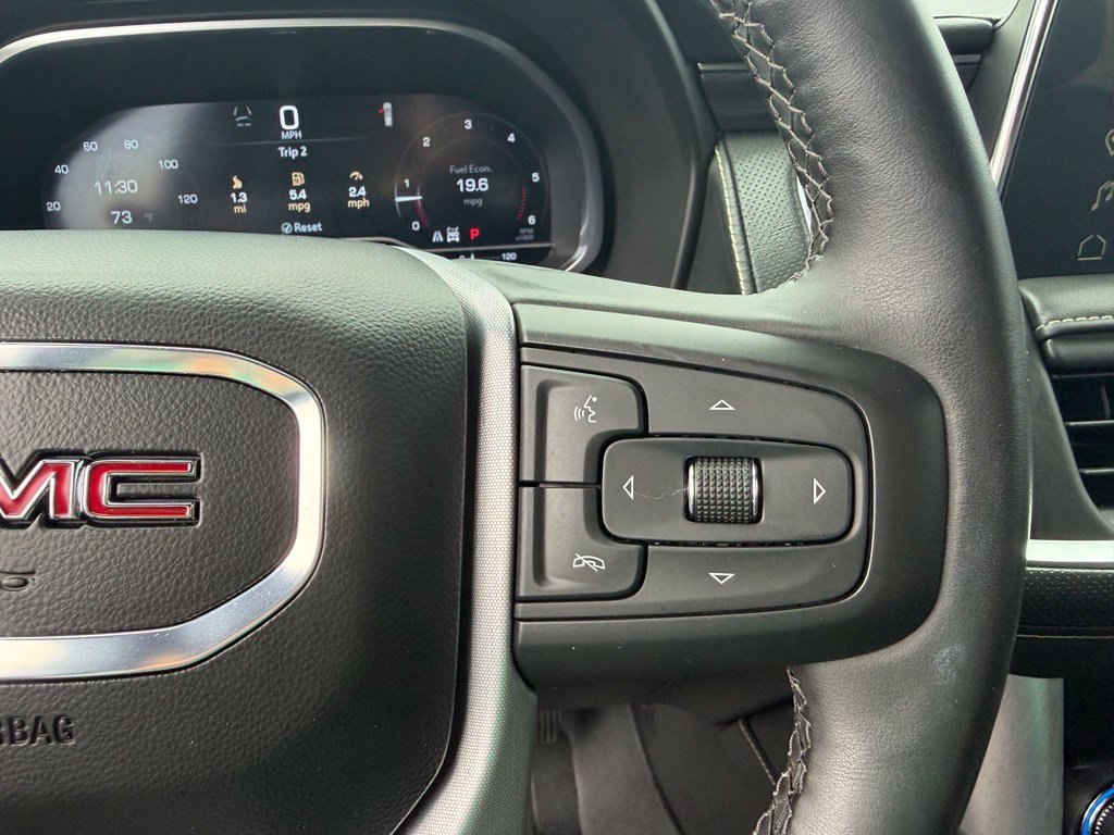 Used 2024 GMC Yukon SLT w/ SLT Luxury Package AWD/4WD image 32