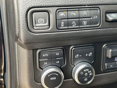 Used 2022 GMC Yukon Denali image 32