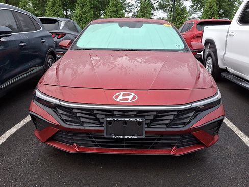 Used 2024 Hyundai Elantra SE FWD image 3