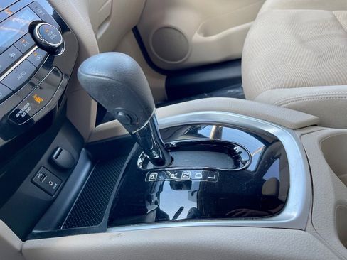 Used 2016 Nissan Rogue SV w/ SV Premium Package image 15