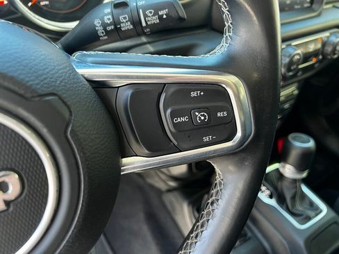 Used 2020 Jeep Wrangler Unlimited Sahara w/ Uconnect 4C Nav & Sound Group AWD/4WD image 31