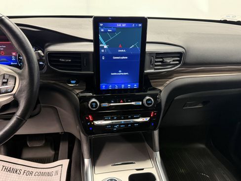 Used 2022 Ford Explorer Limited w/ Limited Technology Package image 7