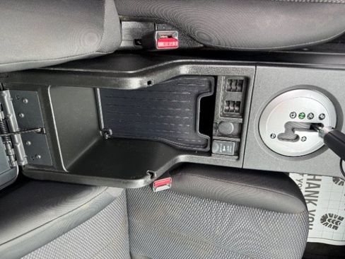 Used 2011 Mitsubishi Endeavor LS image 19