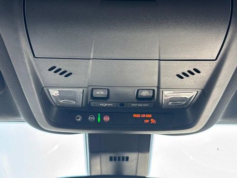 Used 2022 Chevrolet Equinox RS w/ RS Leather Package FWD image 22