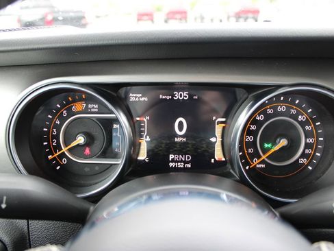 Used 2020 Jeep Wrangler Unlimited Sahara AWD/4WD image 31