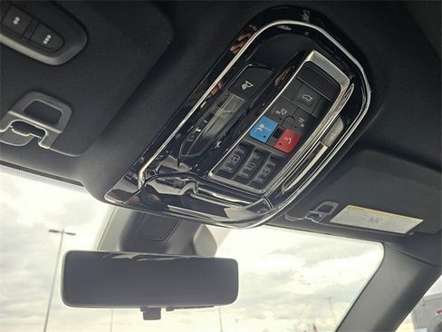 New 2023 Jeep Grand Cherokee Overland w/ Advanced Protech Group III image 24