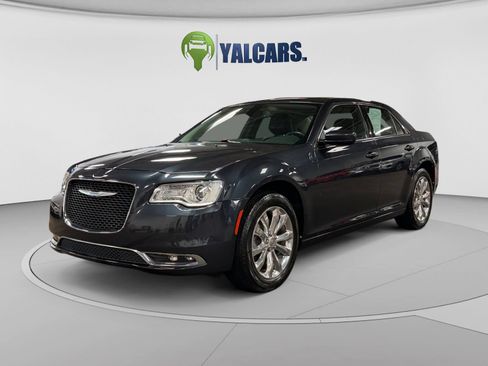Used 2018 Chrysler 300 Touring L AWD/4WD image 1