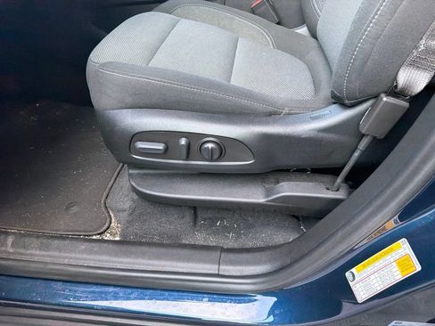 Used 2023 Chevrolet Traverse LT FWD image 15