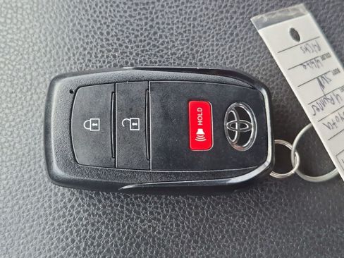 Used 2025 Toyota 4Runner SR5 AWD/4WD image 33
