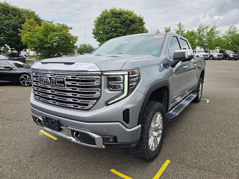 Used 2024 GMC Sierra 1500 Denali w/ Technology Package AWD/4WD image 3