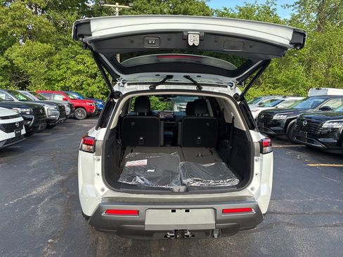 New 2026 Nissan Pathfinder SL AWD/4WD image 13