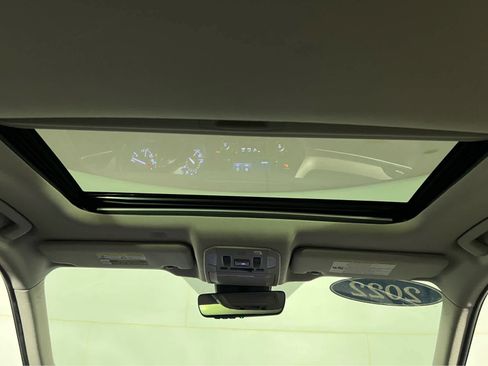 Used 2022 Toyota Highlander XLE AWD/4WD image 15