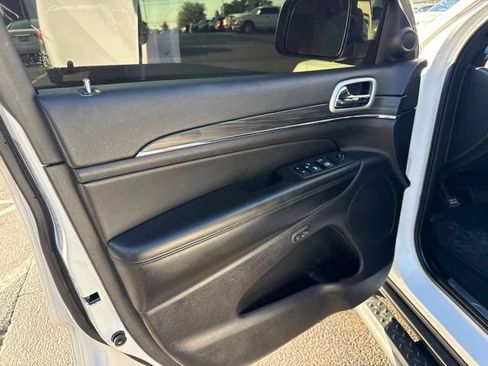 Used 2022 Jeep Grand Cherokee Limited AWD/4WD image 12