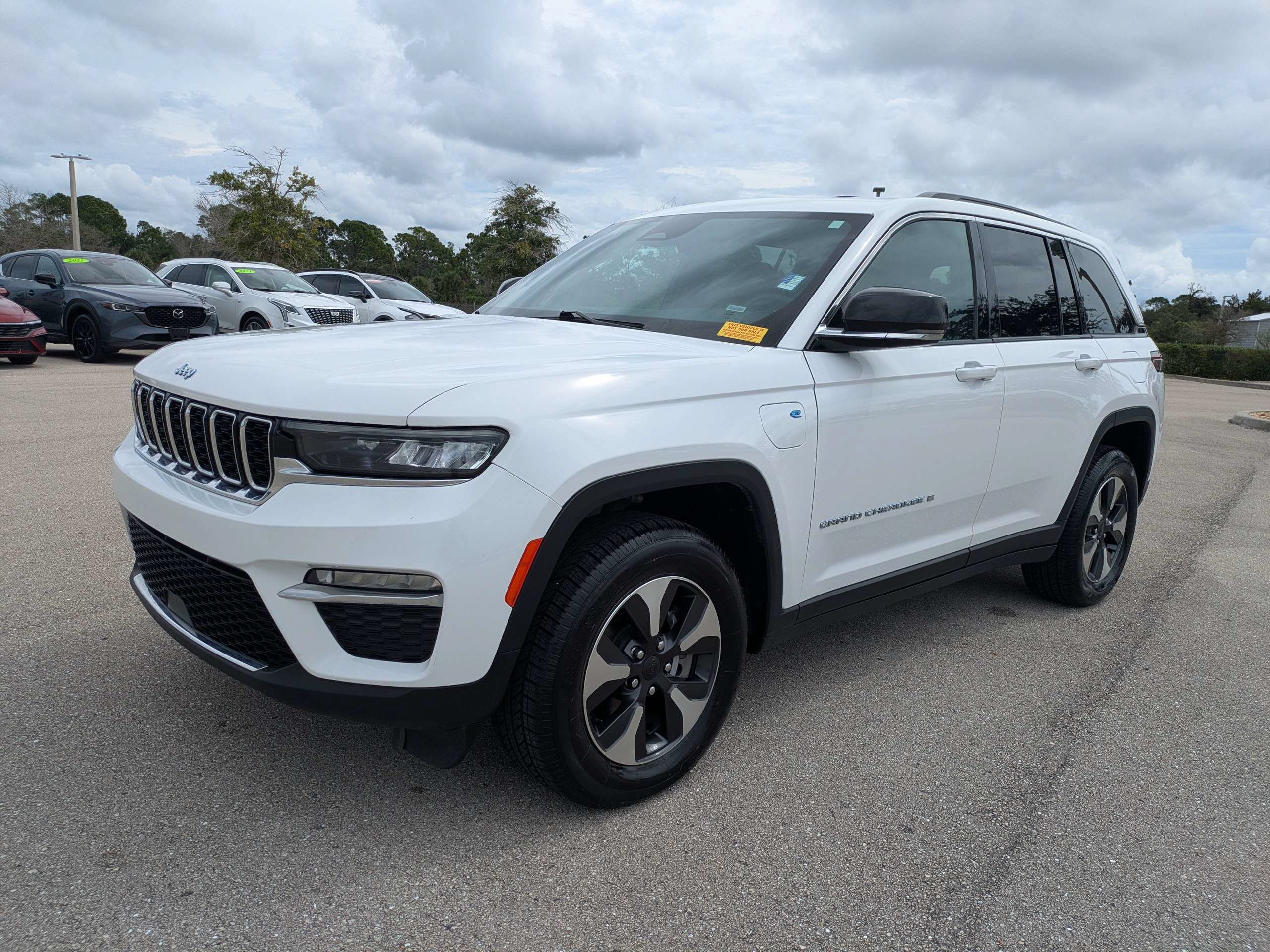 Used 2024 Jeep Grand Cherokee Limited 4xe AWD/4WD image 8
