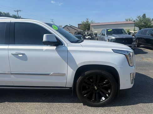 Used 2017 Cadillac Escalade Premium Luxury AWD/4WD image 13
