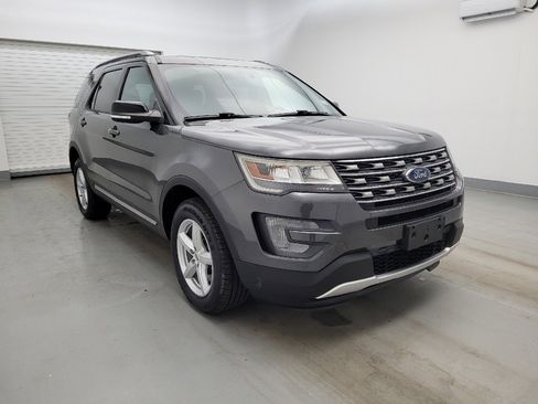 Used 2017 Ford Explorer XLT w/ Equipment Group 201A image 13