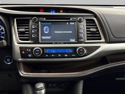 Used 2017 Toyota Highlander AWD V6 image 20