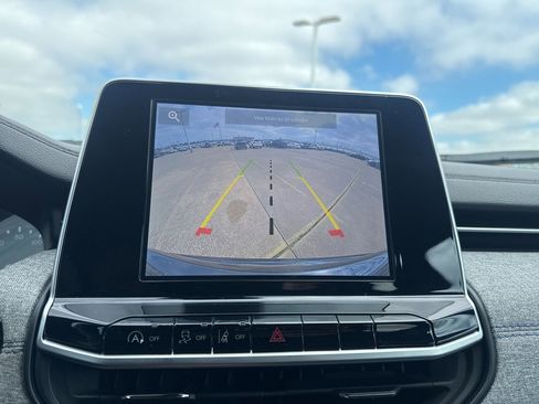 Used 2025 Jeep Compass Latitude image 43