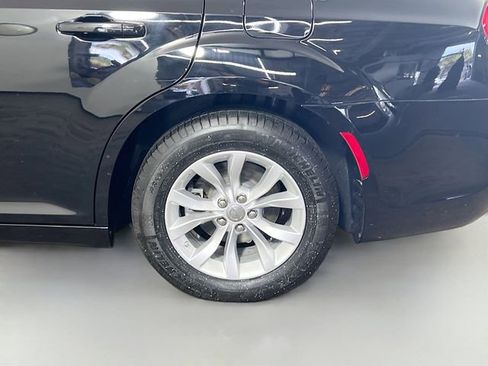 Used 2023 Chrysler 300 Touring w/ Safetytec Plus Group image 25