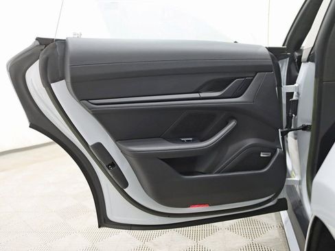 Used 2023 Porsche Taycan Turbo image 39