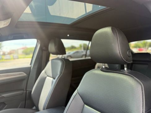 Used 2020 Volkswagen Atlas Cross Sport SE w/ Panoramic Sunroof Package FWD image 11