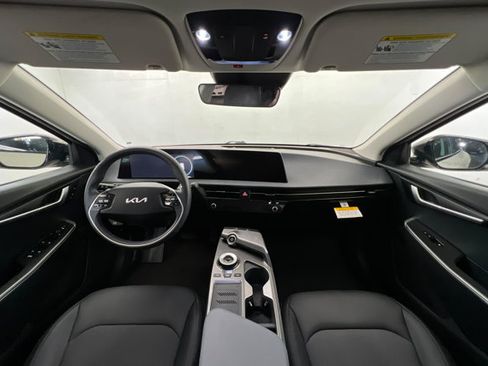 Used 2024 Kia EV6 Light RWD image 9
