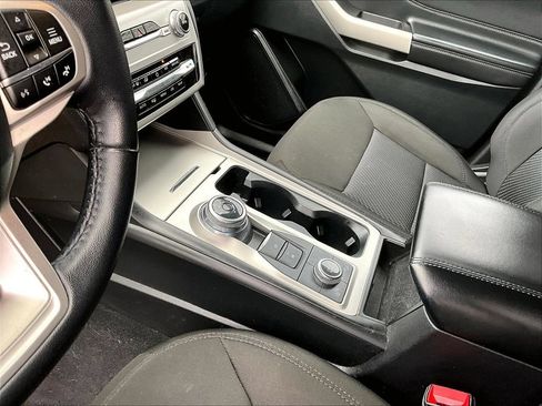 Used 2023 Ford Explorer XLT AWD/4WD image 22